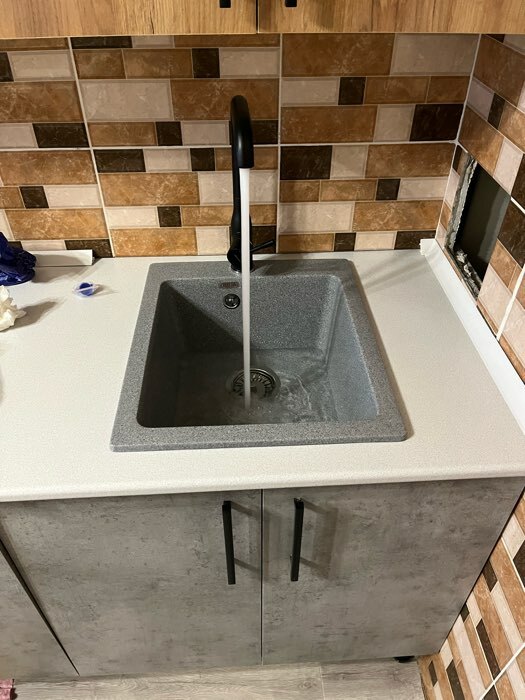 Фотография покупателя товара Cмеситель для кухни Accoona A4490F-3, однорычажный, высокий излив, латунь, черный - Фото 4