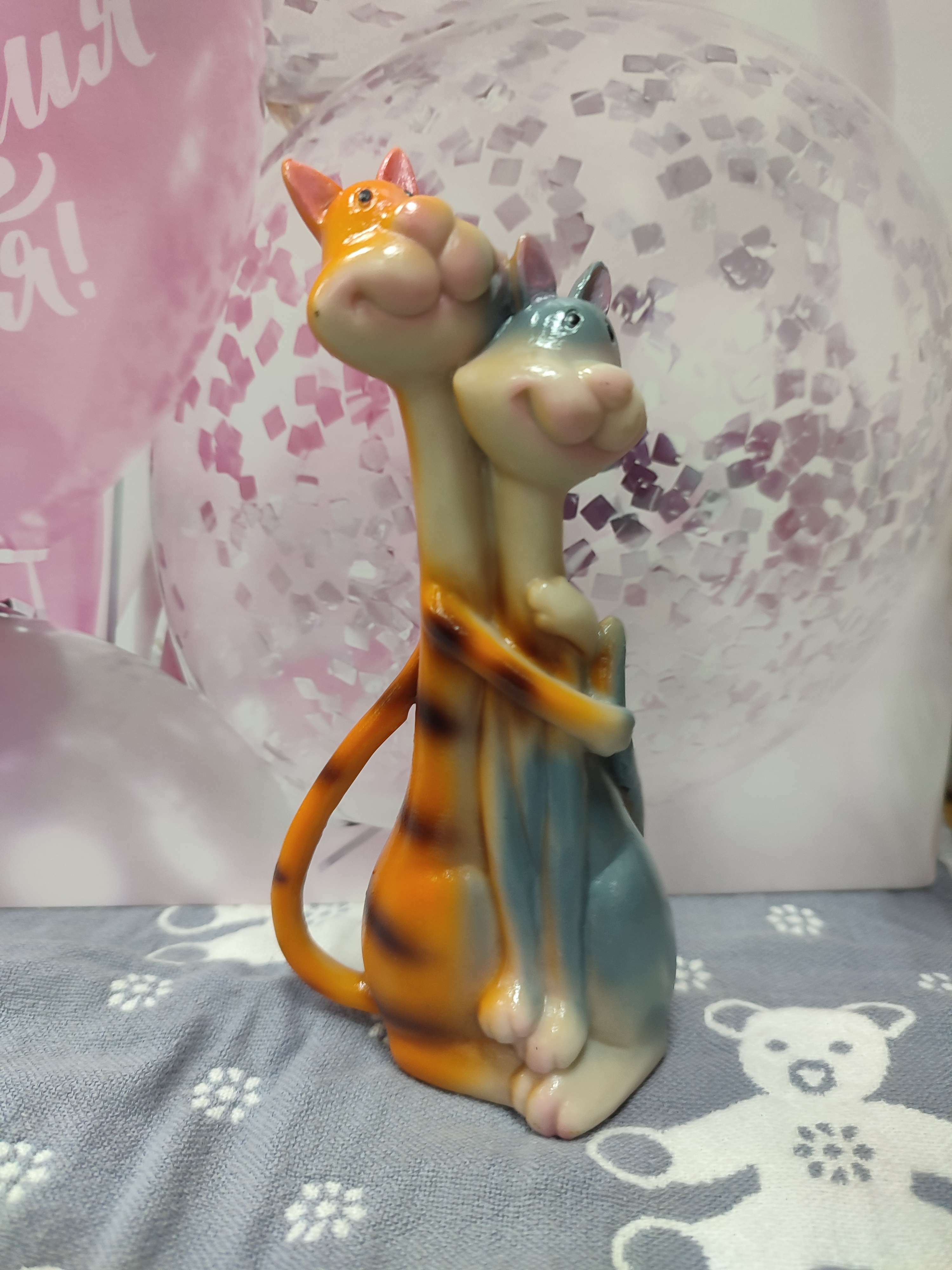 Фотография покупателя товара Фигурка полистоун обнимашки «Кот и кошка - полосатики», 16×7.8×5 см - Фото 2