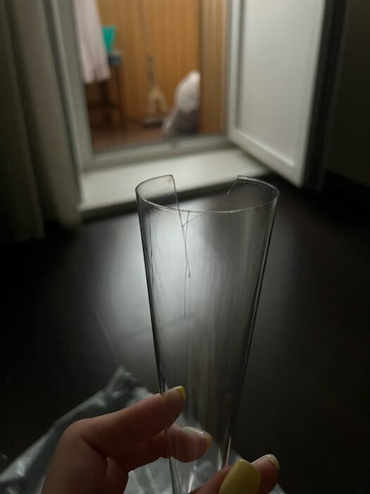 Фотография покупателя товара Фужер пластиковый одноразовый для шампанского «Конус», 150 мл, с чёрной ножкой, цвет прозрачный - Фото 12