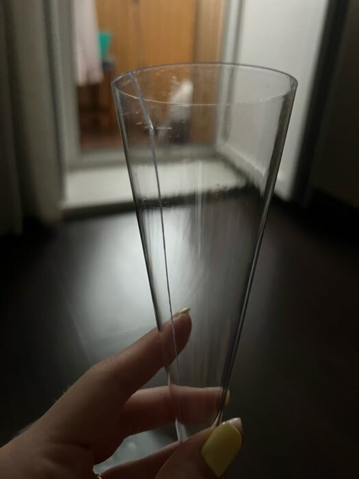 Фотография покупателя товара Фужер пластиковый одноразовый для шампанского «Конус», 150 мл, с чёрной ножкой, цвет прозрачный - Фото 16