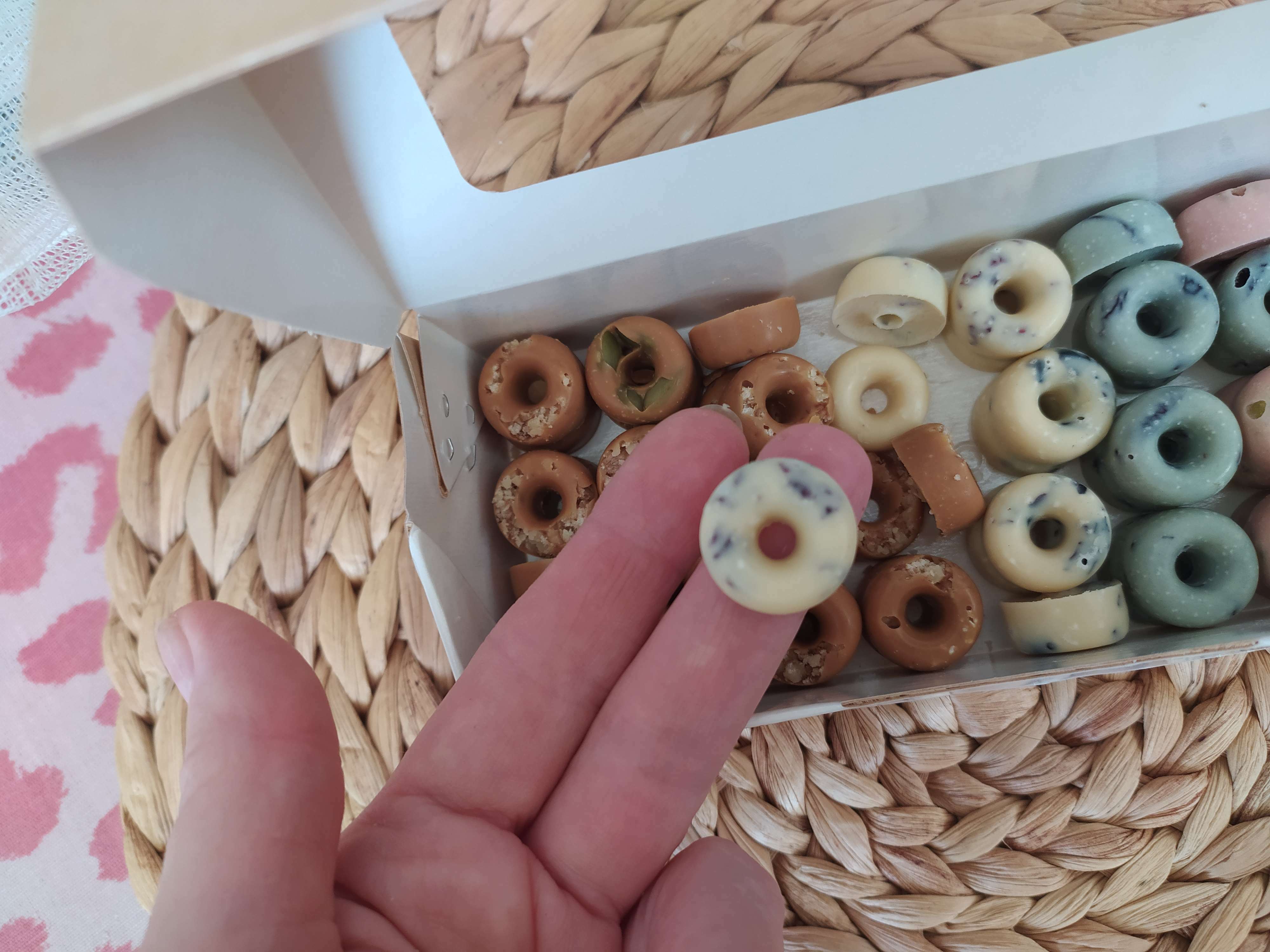 Фотография покупателя товара Форма для мармелада Доляна «Пончики», силикон, 21,5×20 см, 64 ячейки (d=2 см), цвет МИКС - Фото 7