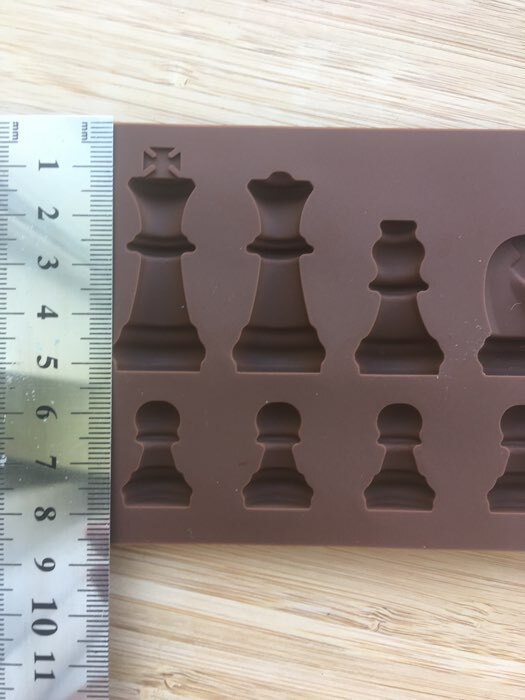 Фотография покупателя товара Форма для украшений Доляна «Шахматы», силикон, 20,6×8,8 см, 16 ячеек, цвет коричневый - Фото 6