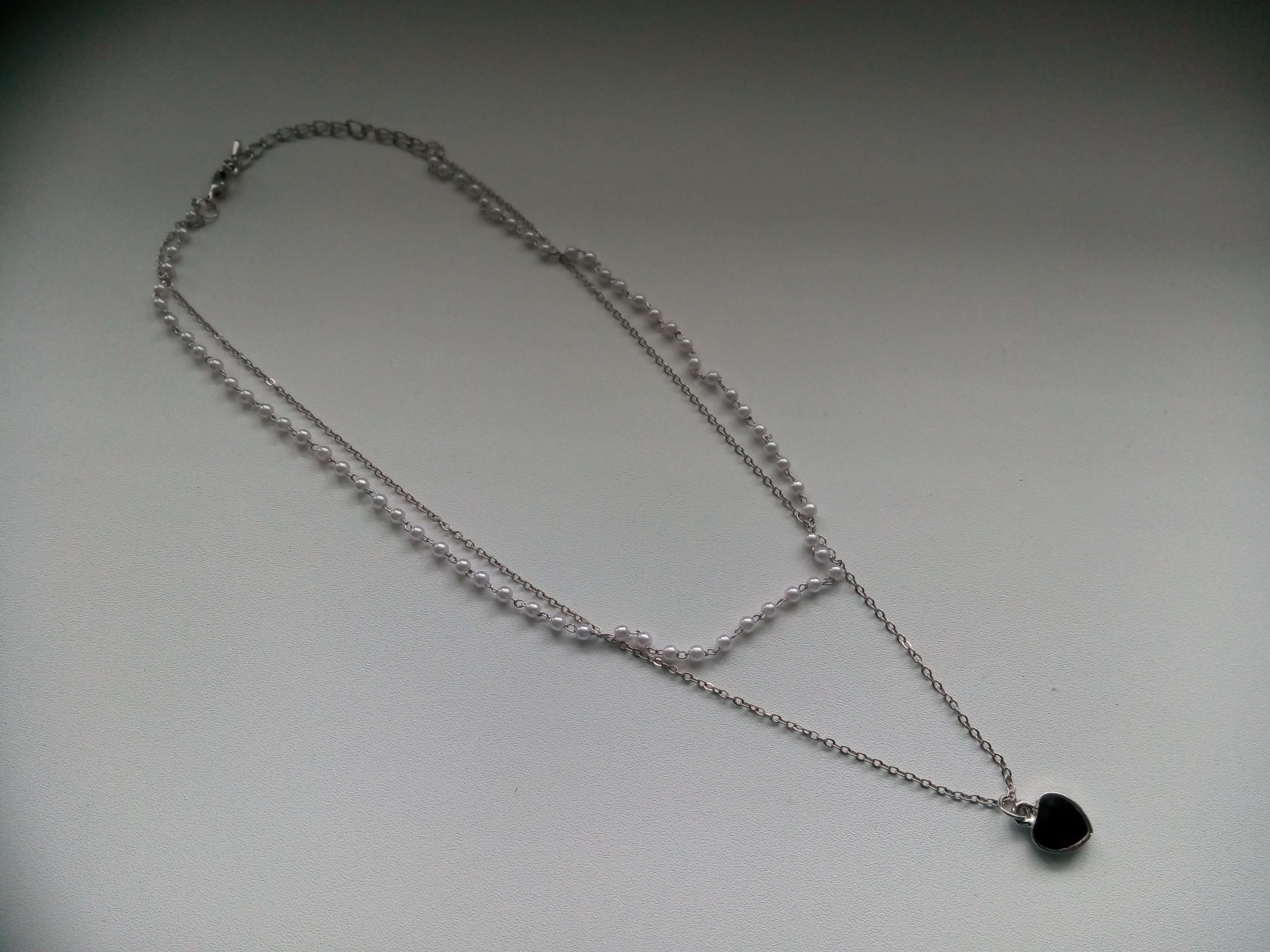 Фотография покупателя товара Кулон с жемчугом "Цепь" сердечко, 2 нити, цвет бело-чёрный в серебре, 40 см - Фото 1