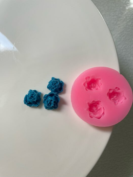 Фотография покупателя товара Молд Доляна «Три малых розы», силикон, 4,5 см, цвет розовый - Фото 5