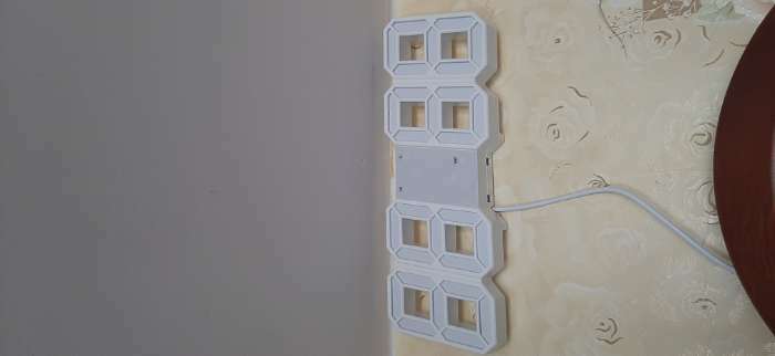 Фотография покупателя товара Часы электронные настольные "Цифры", с подвесом, белая индикация, 9 х 3 х 23 см, от USB - Фото 5