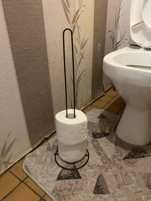 Фотография покупателя товара Держатель для рулонов туалетной бумаги Доляна, 50×15×15 см, цвет чёрный - Фото 2