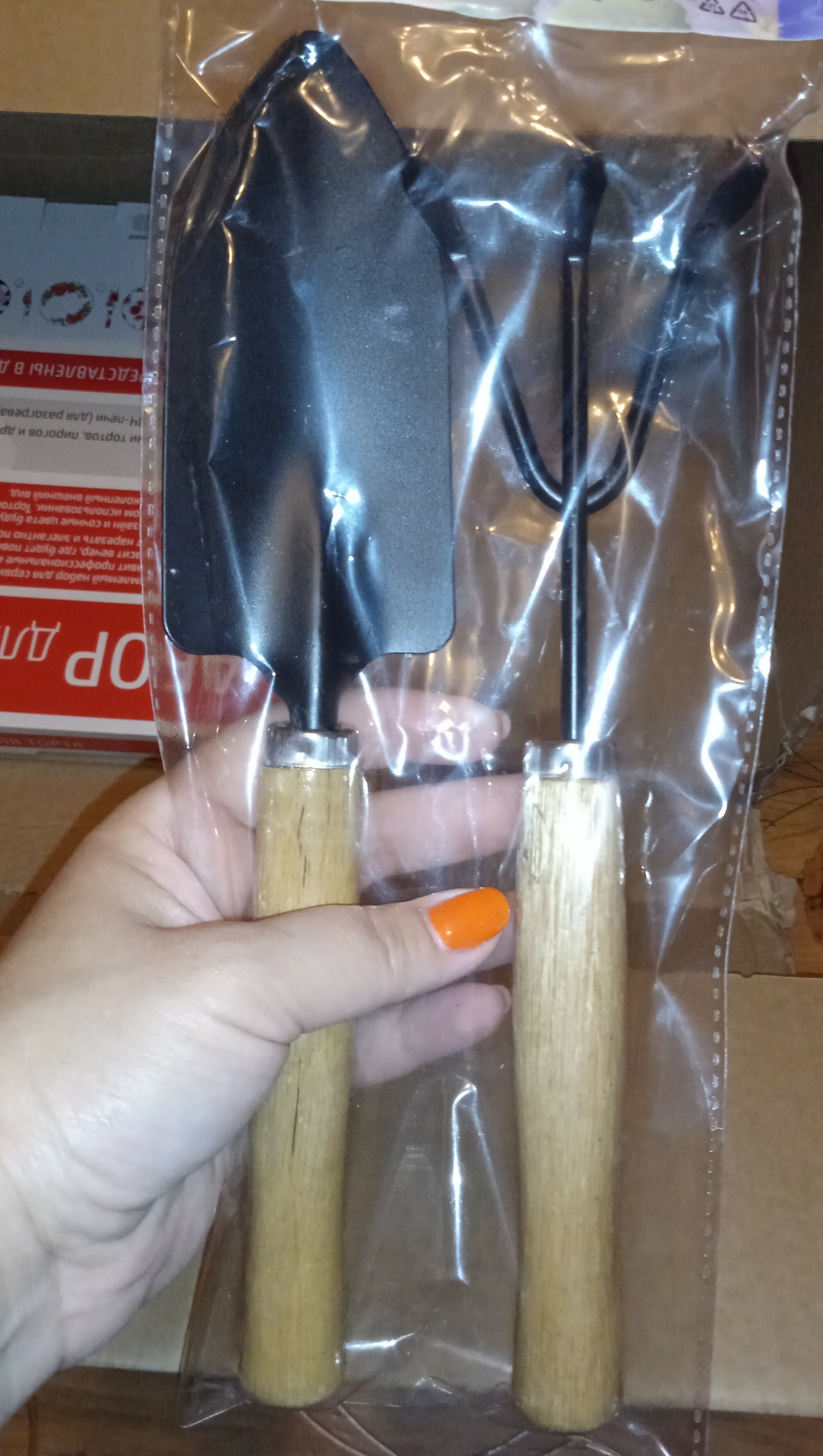 Фотография покупателя товара Набор садового инструмента, 2 предмета: рыхлитель, совок, длина 26 см, деревянные ручки - Фото 2