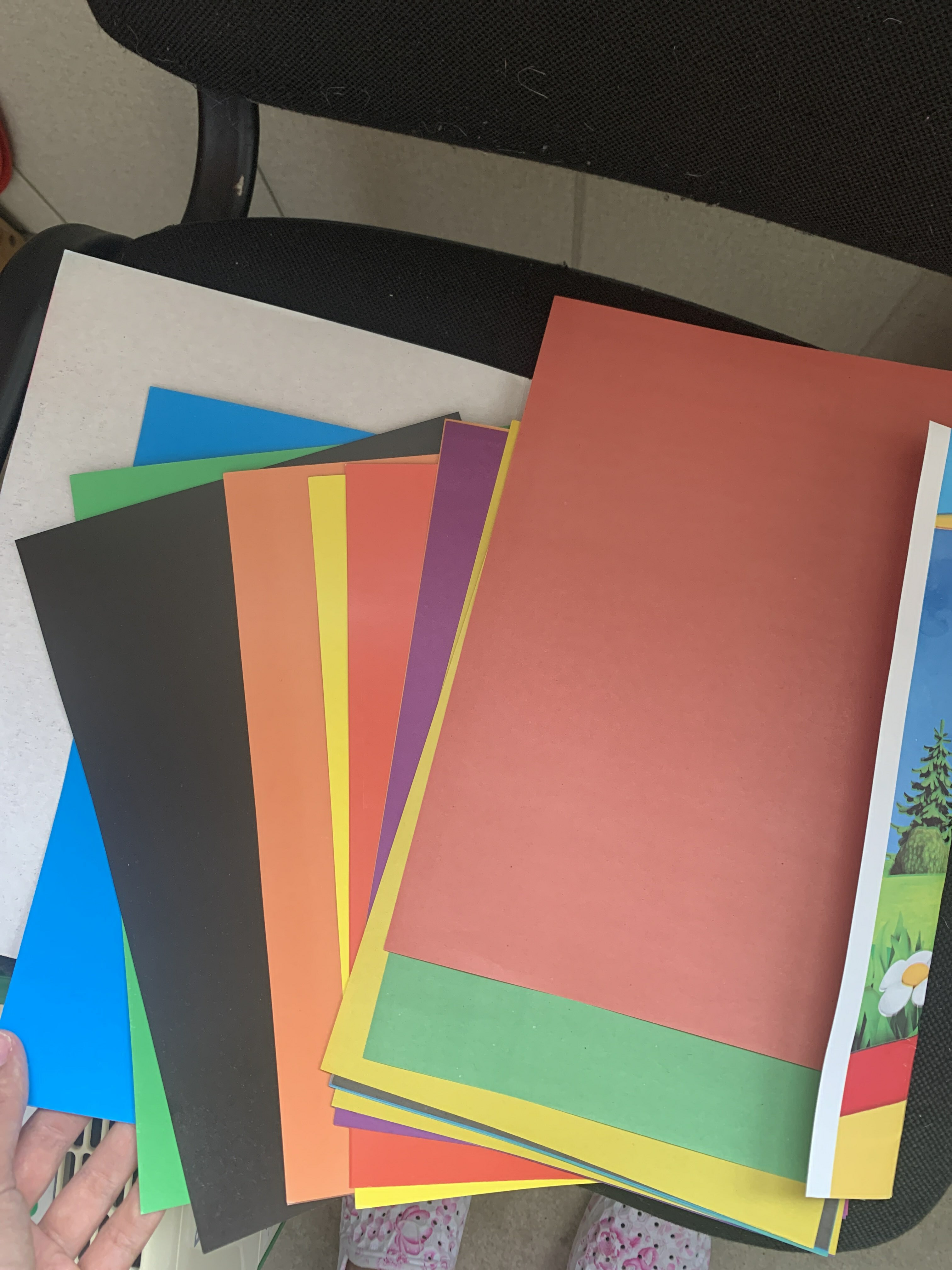 Фотография покупателя товара Набор "Смешарики" А4: 10л цветного одностороннего картона + 16л цветной двусторонней бумаги - Фото 4