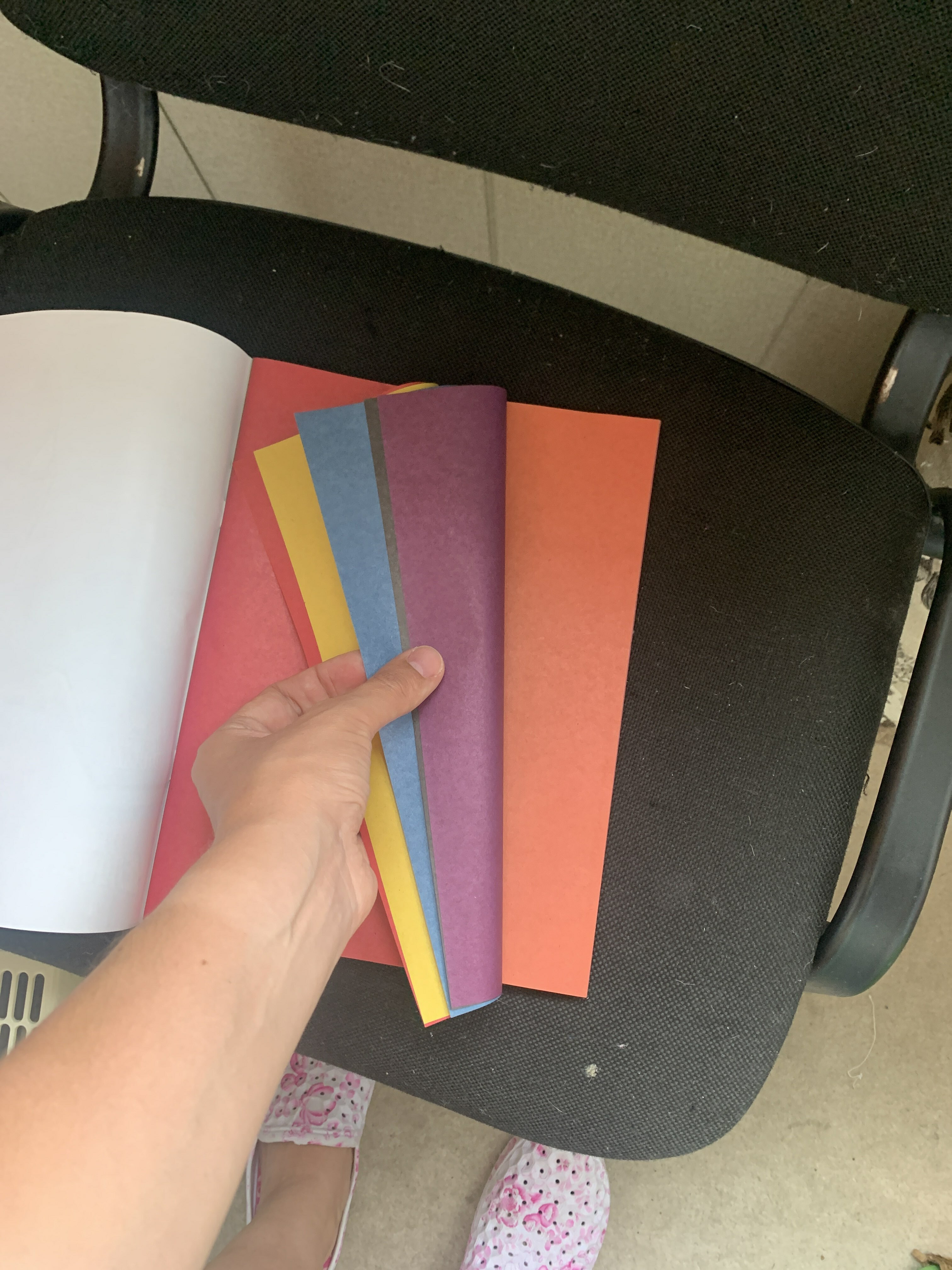 Фотография покупателя товара Бумага цветная, А4, 16 листов, 16 цветов, немелованная, двусторонняя, на скрепке, 48 г/м², Человек-паук - Фото 7