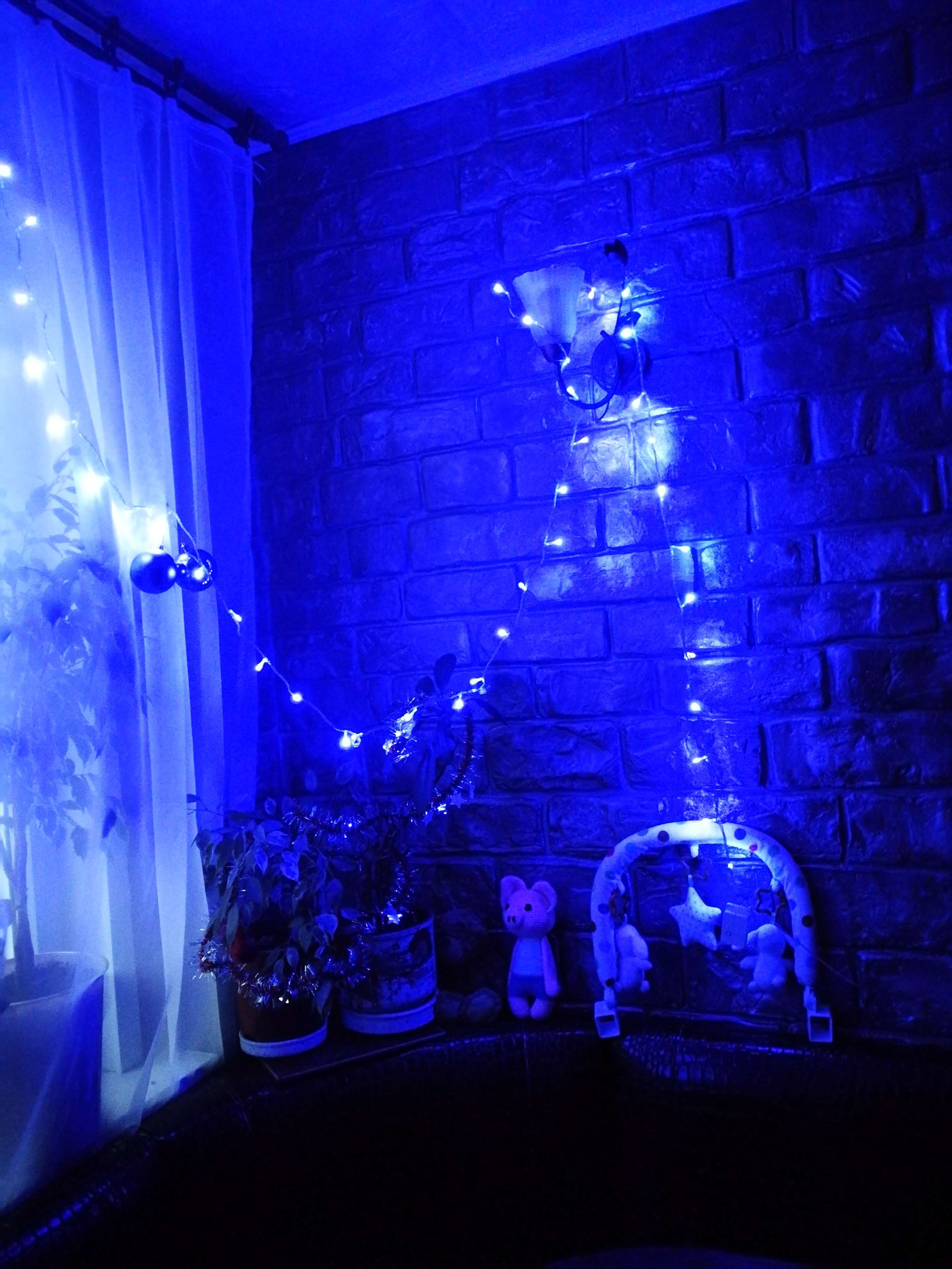 Фотография покупателя товара Гирлянда «Нить» 20 м, IP20, тёмная нить, 200 LED, свечение синее, 8 режимов, 220 В - Фото 300