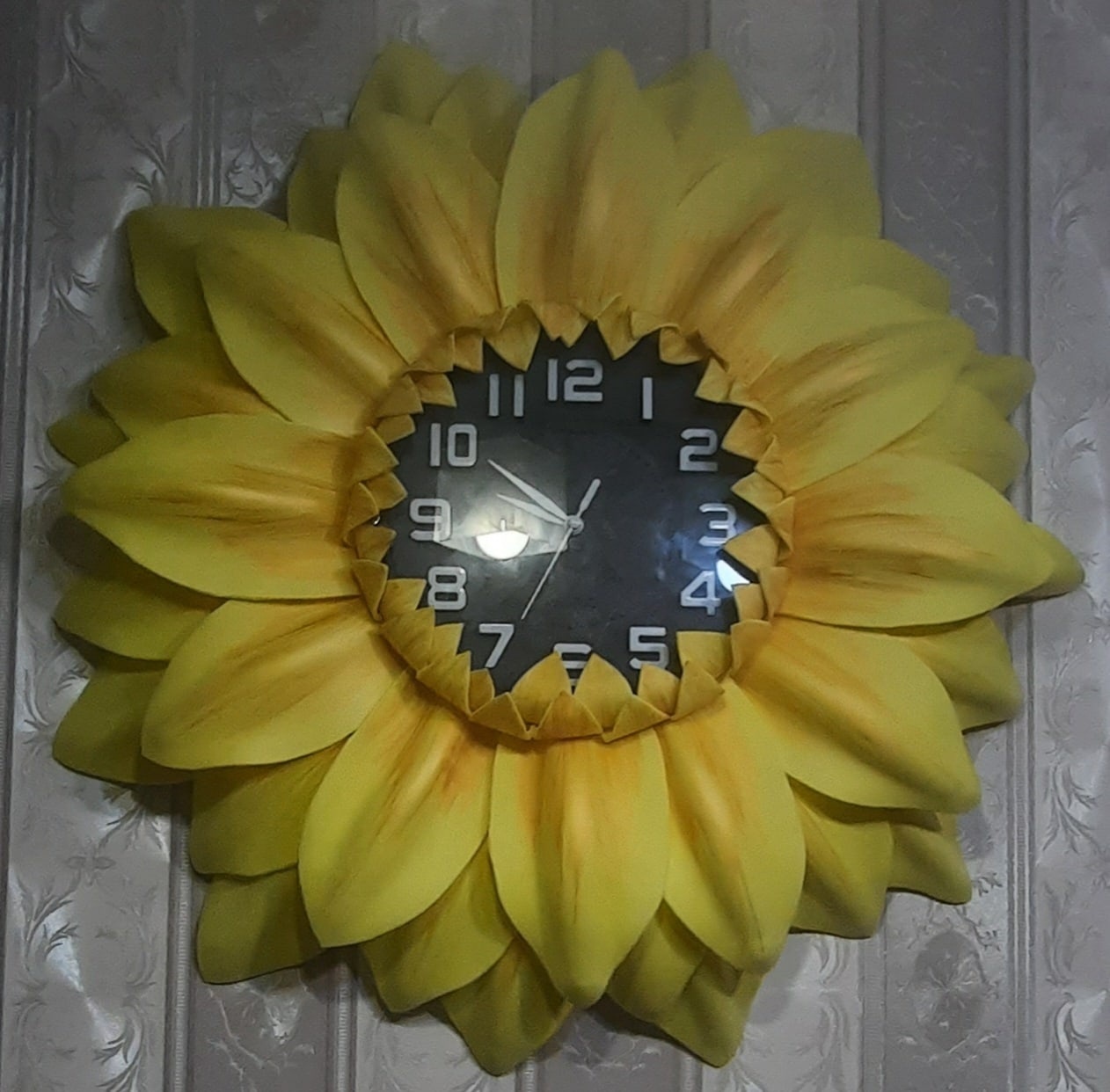 Фотография покупателя товара Часы настенные "Лесли", d-20 см, плавный ход - Фото 1
