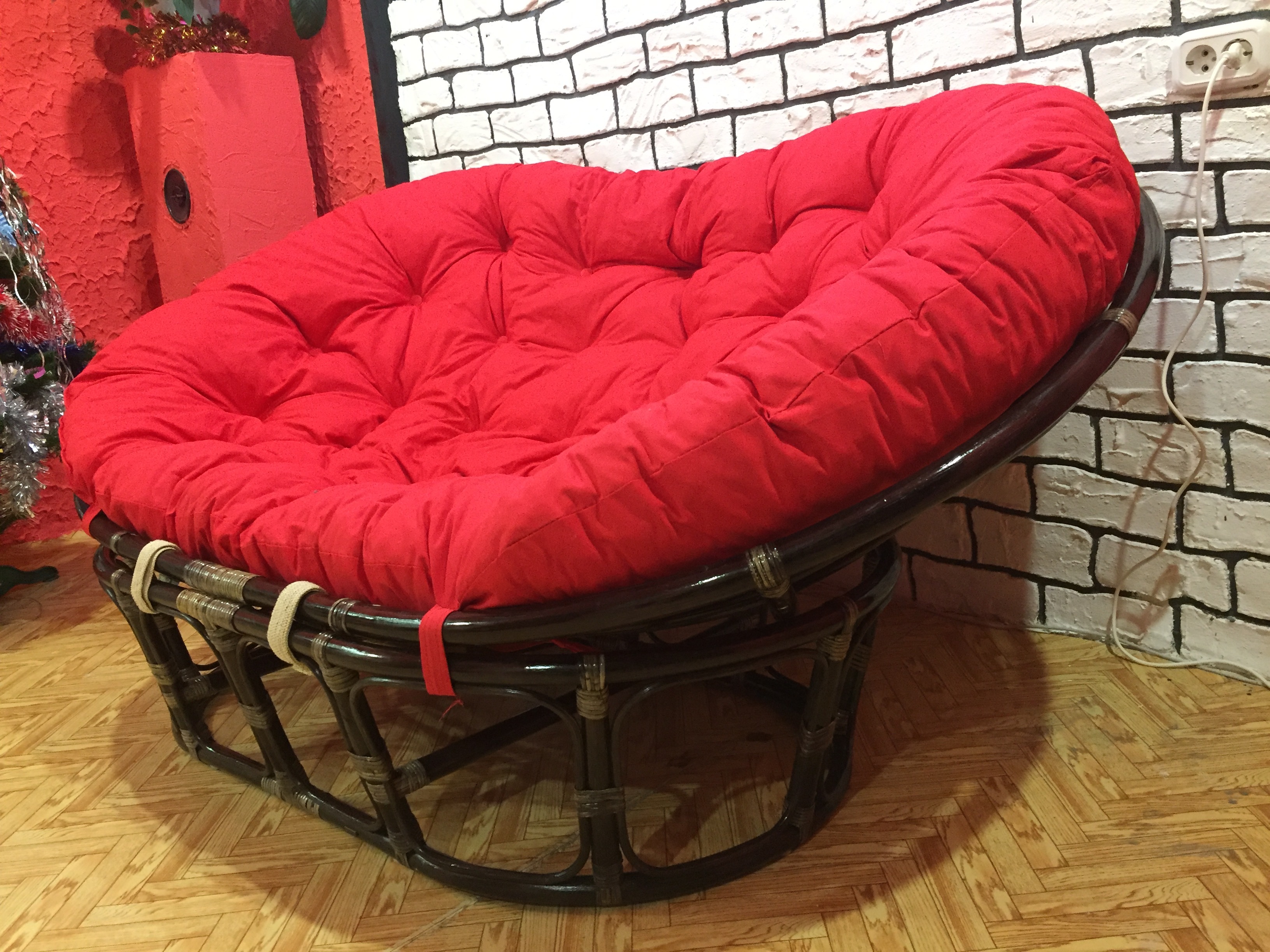 Фотография покупателя товара Кресло MAMASAN, с красной подушкой, натуральный ротанг, цвет тёмно-коньячный, 23/02 - Фото 2