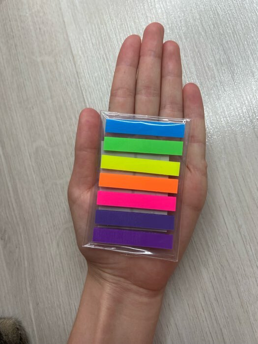 Фотография покупателя товара Блок-закладка с липким краем 8 мм х 45 мм, пластик, 7 цветов по 20 листов, флуоресцентные - Фото 4