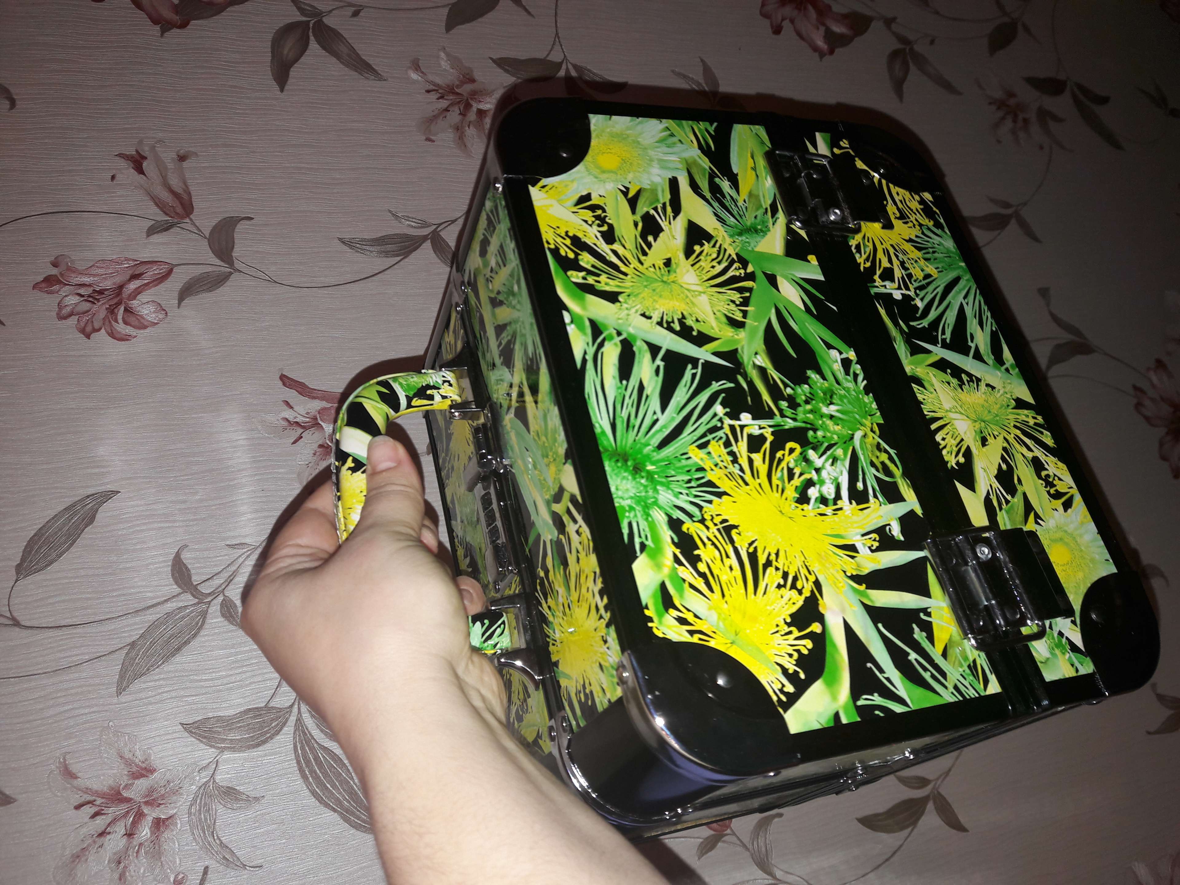 Фотография покупателя товара Шкатулка "Зелёные цветы на чёрном"18,3х27х21,5 см