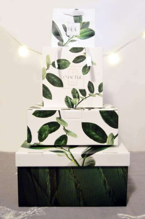 Фотография покупателя товара Пакет подарочный ламинированный квадратный, упаковка, «Листья», 14 х 14 х 9 см - Фото 2