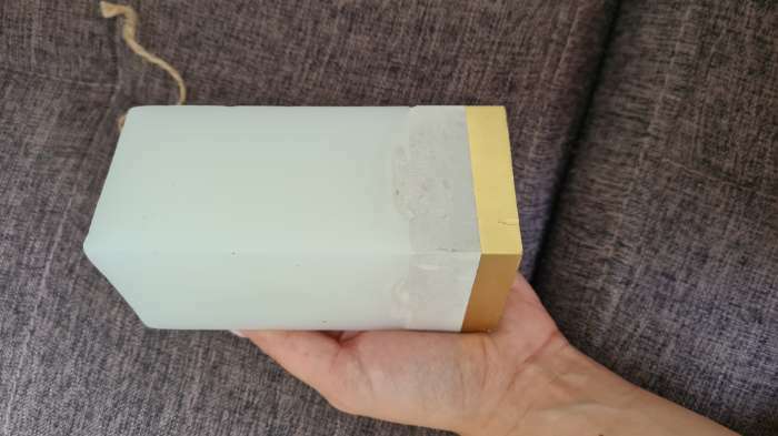 Фотография покупателя товара Свеча интерьерная белая с бетоном, низ золото, 6 х 6 х 14 см - Фото 7