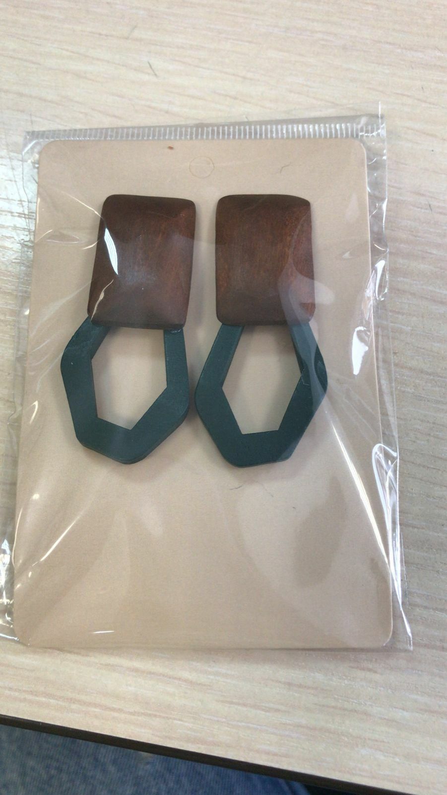 Фотография покупателя товара Серьги «Ваканда» неровный овал, цвет зелёно-коричневый - Фото 3