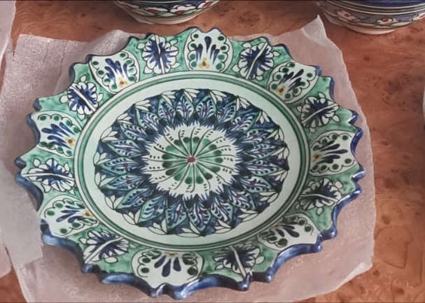 Фотография покупателя товара Тарелка Риштанская Керамика "Цветы", синяя, рельефная, 17см