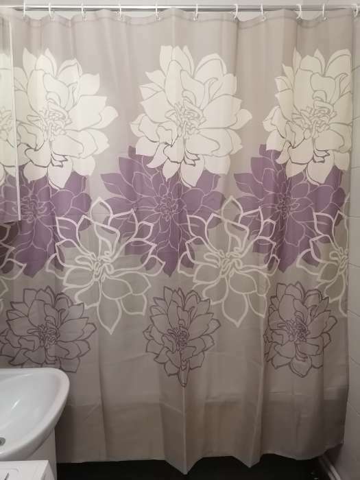 Фотография покупателя товара Штора для ванны Доляна «Большие цветы», 180×180 см, полиэстер, цвет сиреневый - Фото 2