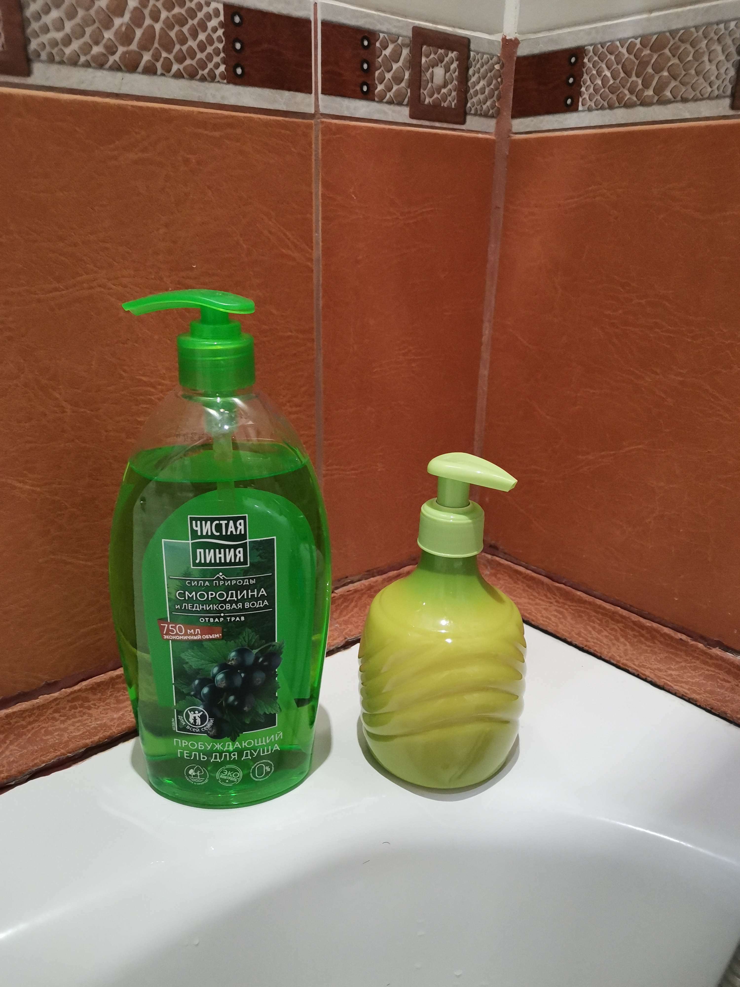 Фотография покупателя товара Дозатор для жидкого мыла «Волны», 7,8×7,8×15,5, цвет МИКС - Фото 3