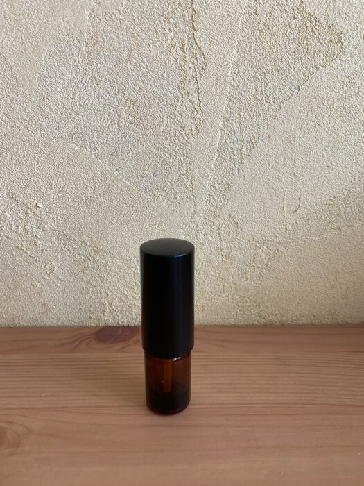 Фотография покупателя товара Флакон стеклянный для парфюма, с распылителем, 100 мл, цвет коричневый/чёрный - Фото 1