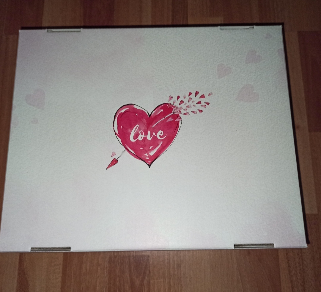Фотография покупателя товара Коробка подарочная складная, упаковка, «Любовь вокруг», 31,2 х 25,6 х 16,1 см - Фото 1