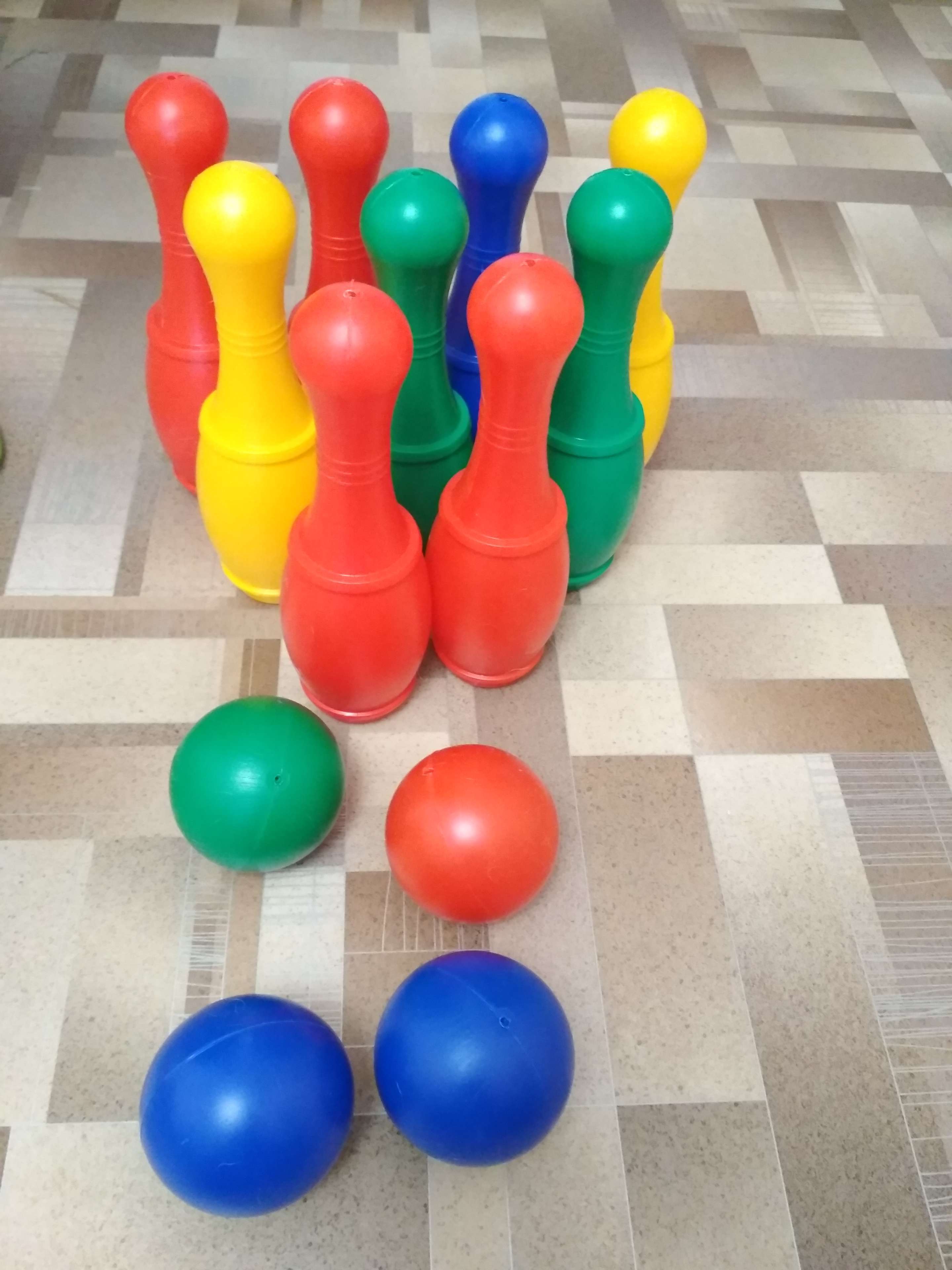 Фотография покупателя товара Боулинг цветной: 9 кеглей, 4 шара - Фото 3