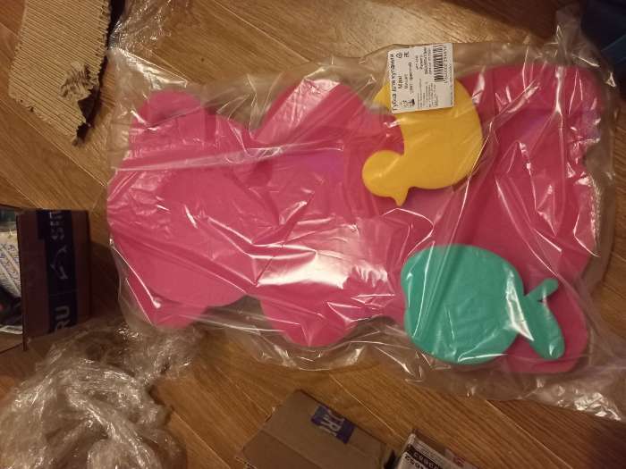 Фотография покупателя товара Подкладка для купания макси «Мишка», цвет красный/розовый, 55х30х6см - Фото 2