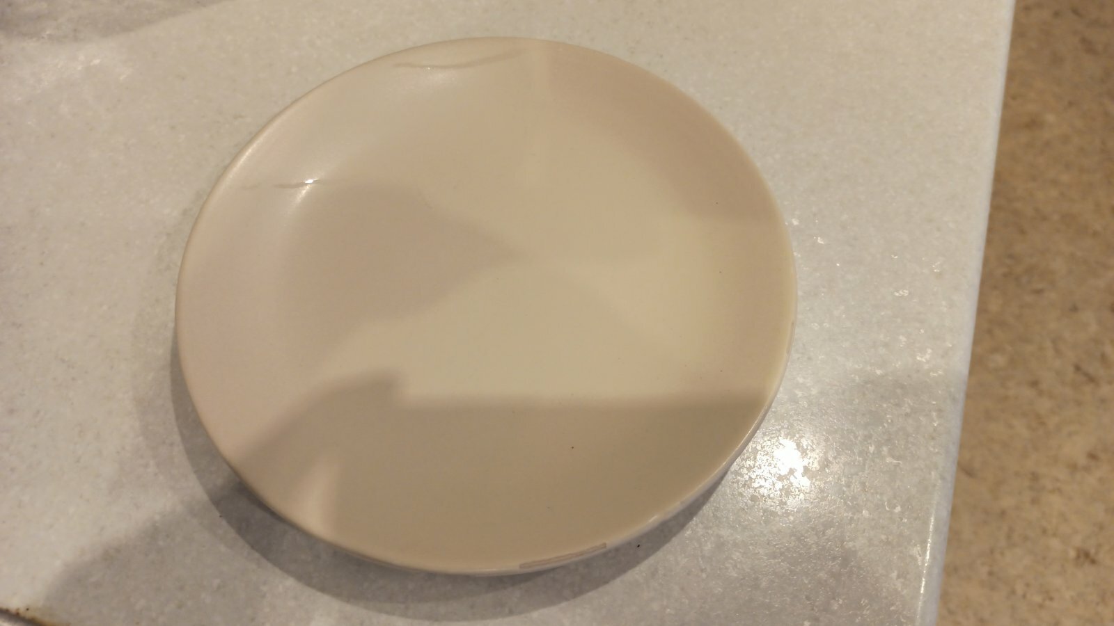 Фотография покупателя товара Набор тарелок керамических Доляна «Пастель», 18 предметов: 6 тарелок d=19 см, 6 тарелок d=27 см, 6 мисок d=19 см, цвет крем-брюле - Фото 12