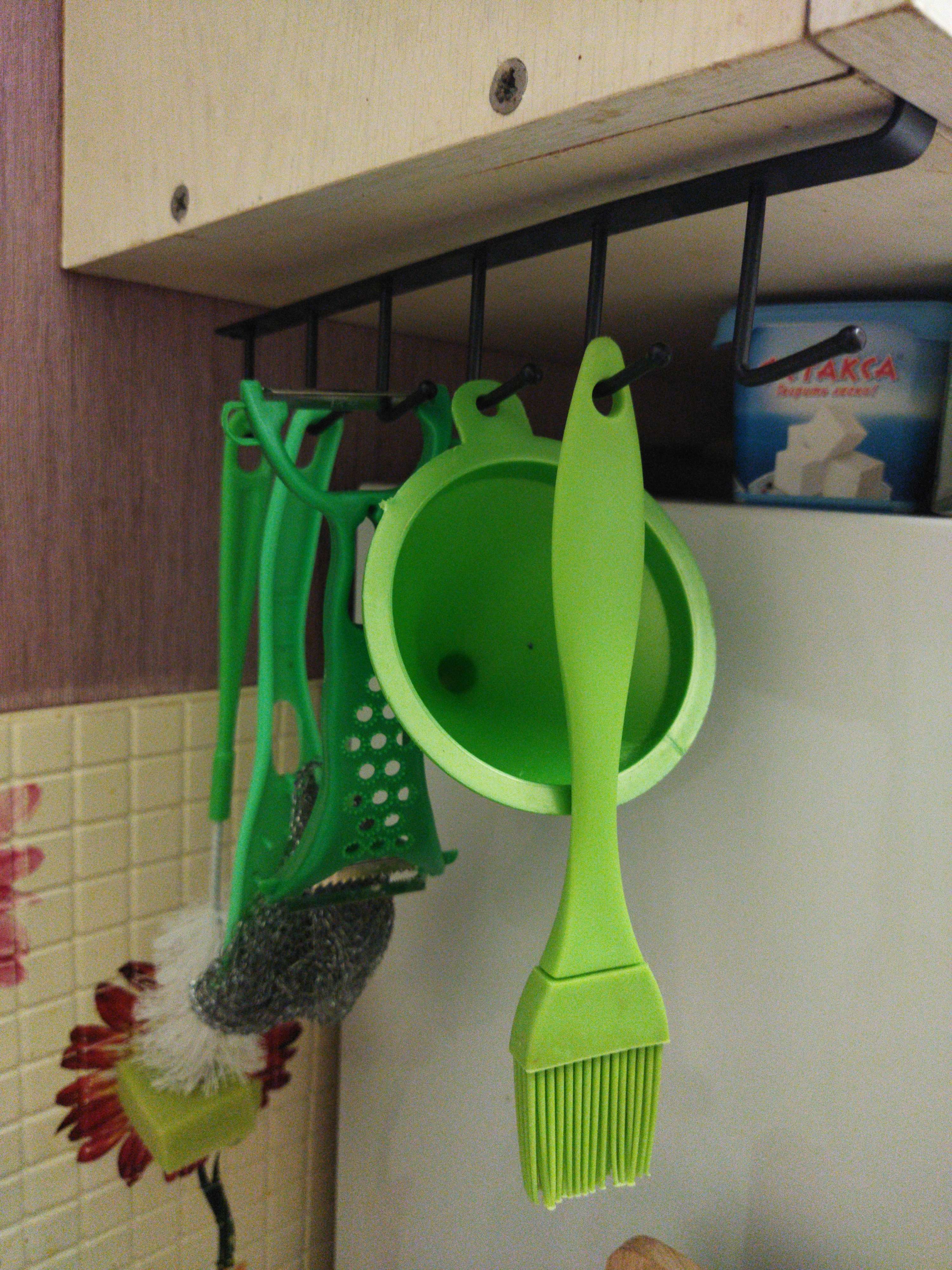 Фотография покупателя товара Держатель кухонный подвесной на 6 предметов Доляна, 1,5×26×7 см, цвет чёрный - Фото 25