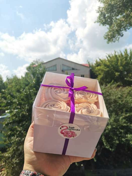 Фотография покупателя товара Коробка для цветов с PVC крышкой, сиреневая, упаковка подарочная, 17 х 17 х 12 см - Фото 3