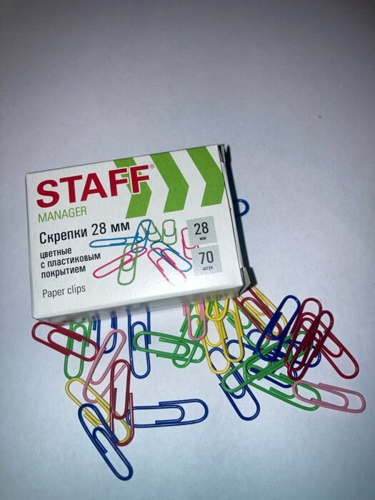 Фотография покупателя товара Скрепки канцелярские 28 мм цветные, 70 шт, STAFF, картонная коробка - Фото 2