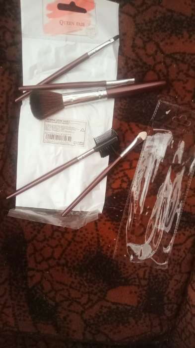 Фотография покупателя товара Набор кистей для макияжа, 5 предметов, цвет тёмно-коричневый - Фото 2