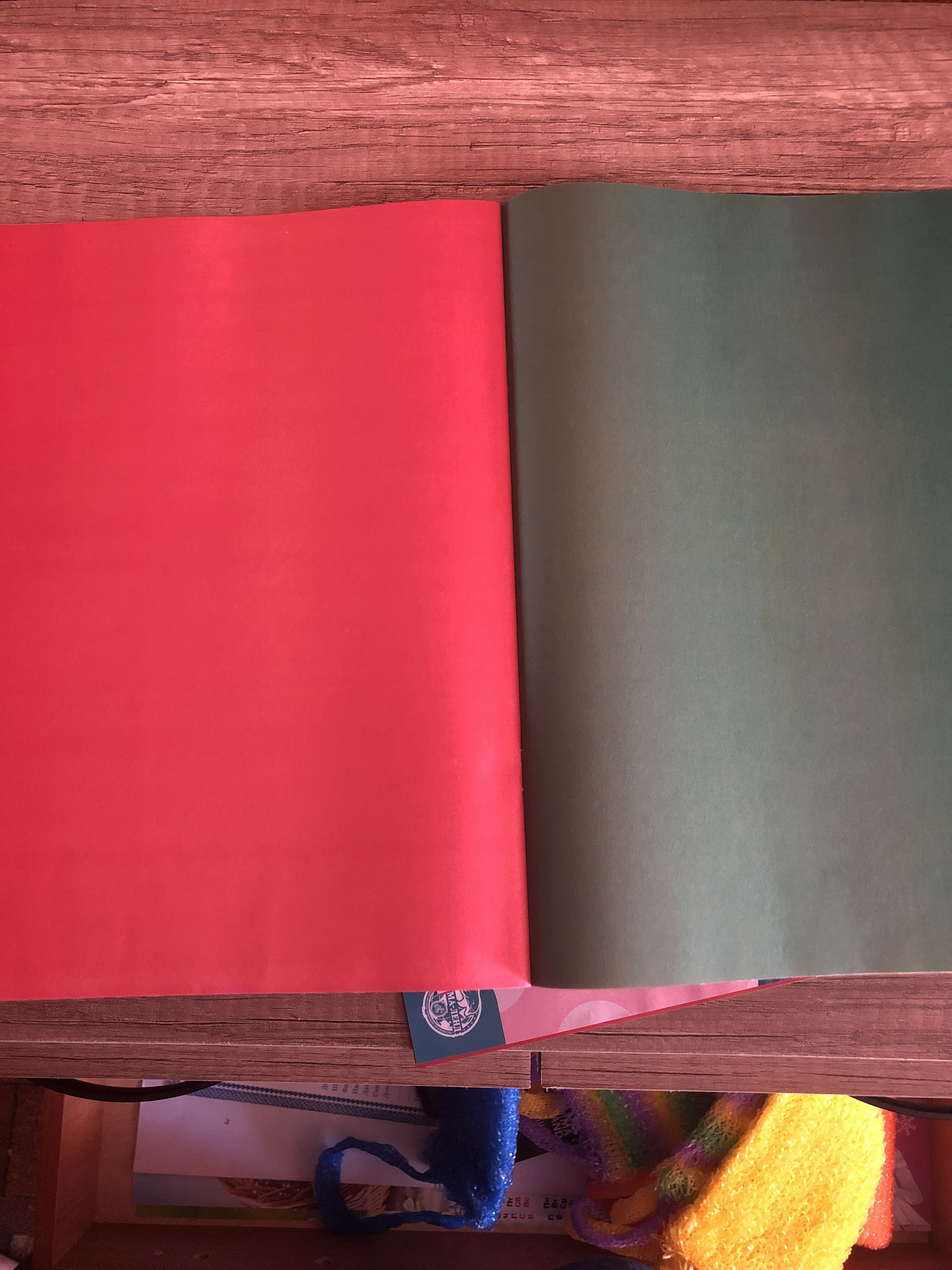 Фотография покупателя товара Бумага цветная, А4, 8 листов, 8 цветов, немелованная, односторонняя, на скрепке, 48 г/м², Маша и Медведь