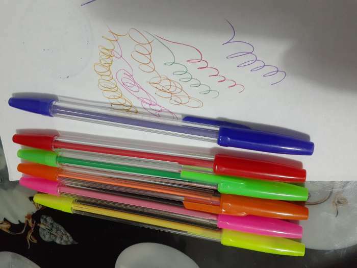Фотография покупателя товара Набор ручек шариковых, 6 цветов, корпус прозрачный с цветными колпачками - Фото 3