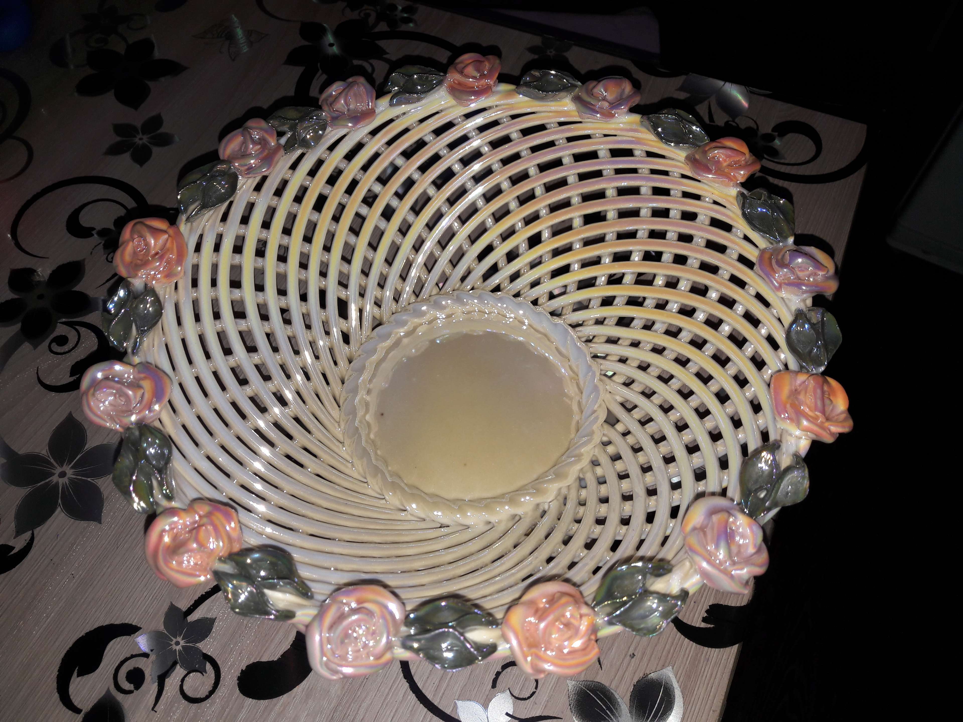 Фотография покупателя товара Конфетница "Плетенка", круглая, с лепкой, разноцветная, керамика, 11.5 см - Фото 2