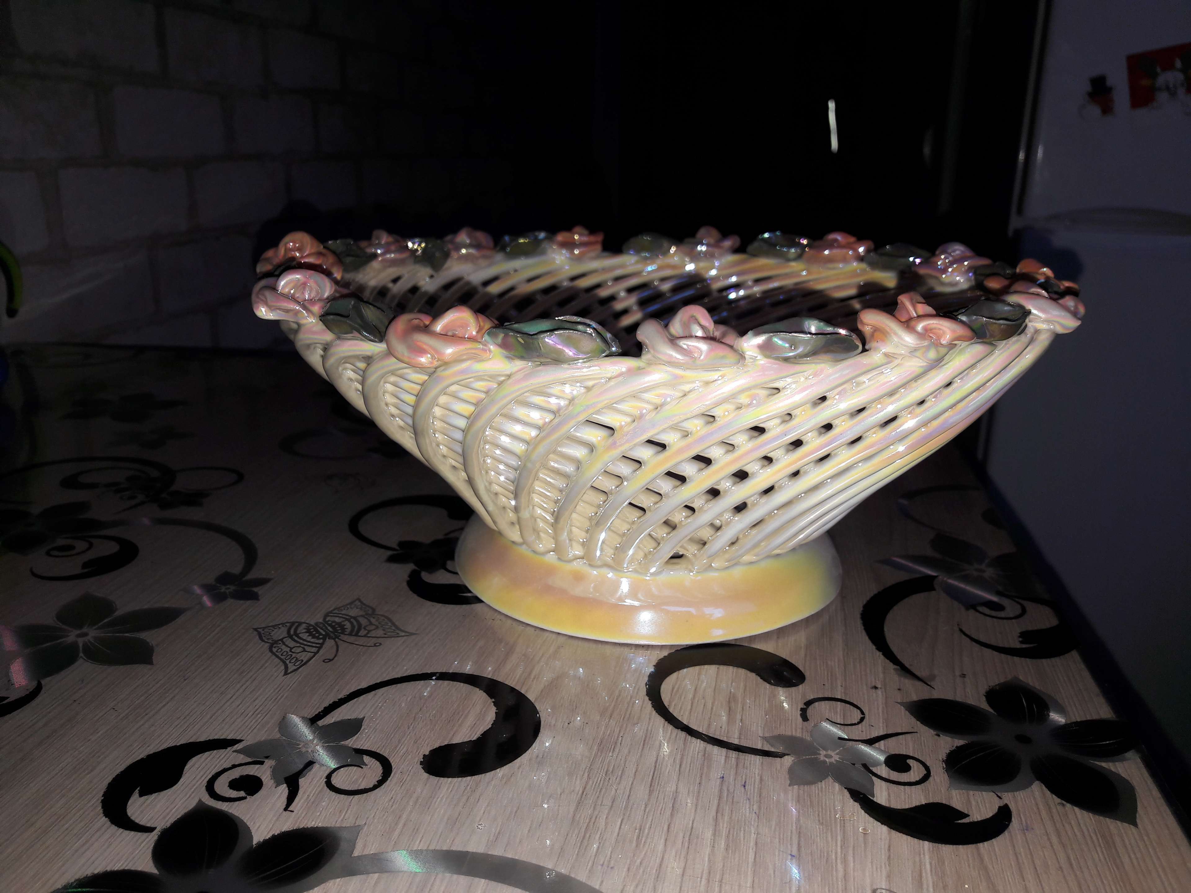 Фотография покупателя товара Конфетница "Плетенка", круглая, с лепкой, разноцветная, керамика, 11.5 см - Фото 3