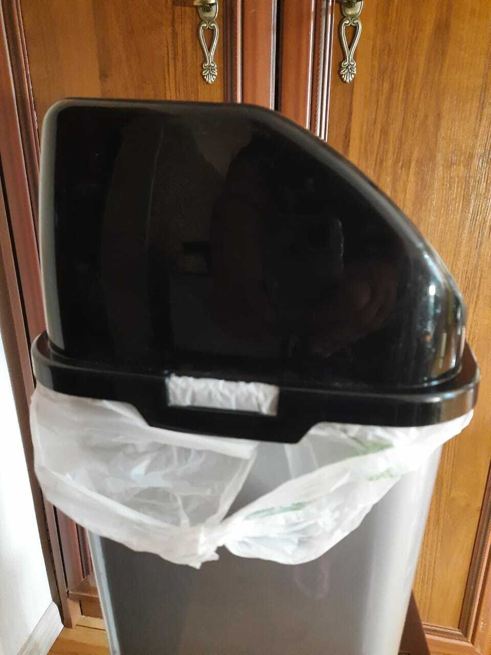 Фотография покупателя товара Ведро для мусора «Камелия», 18 л, цвет серебристый перламутр/чёрный - Фото 5