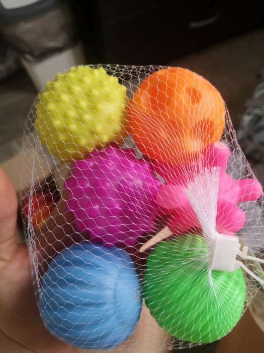 Фотография покупателя товара Набор развивающих тактильных мячиков «Космос», с пищалкой, 6 шт, виды МИКС, Крошка Я - Фото 1