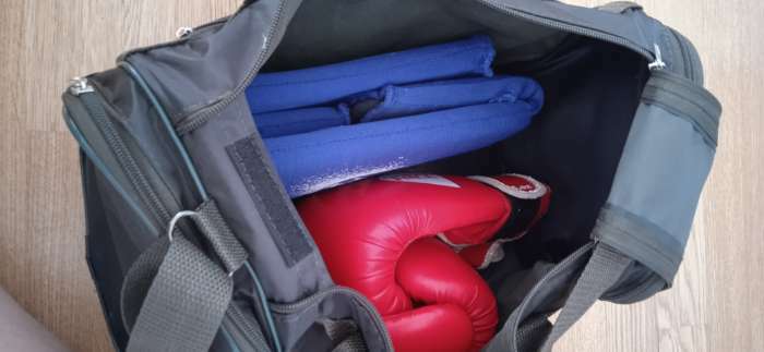 Фотография покупателя товара Сумка спортивная на молнии, 3 наружных кармана, цвет зелёный - Фото 2