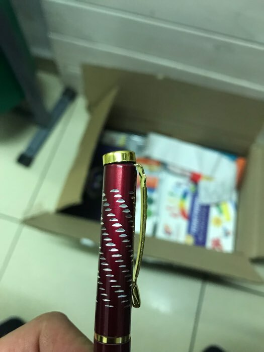 Фотография покупателя товара Ручка подарочная, шариковая, в пластиковом футляре, поворотная, "Фрэнсис", бордовый с золотистыми вставками - Фото 2
