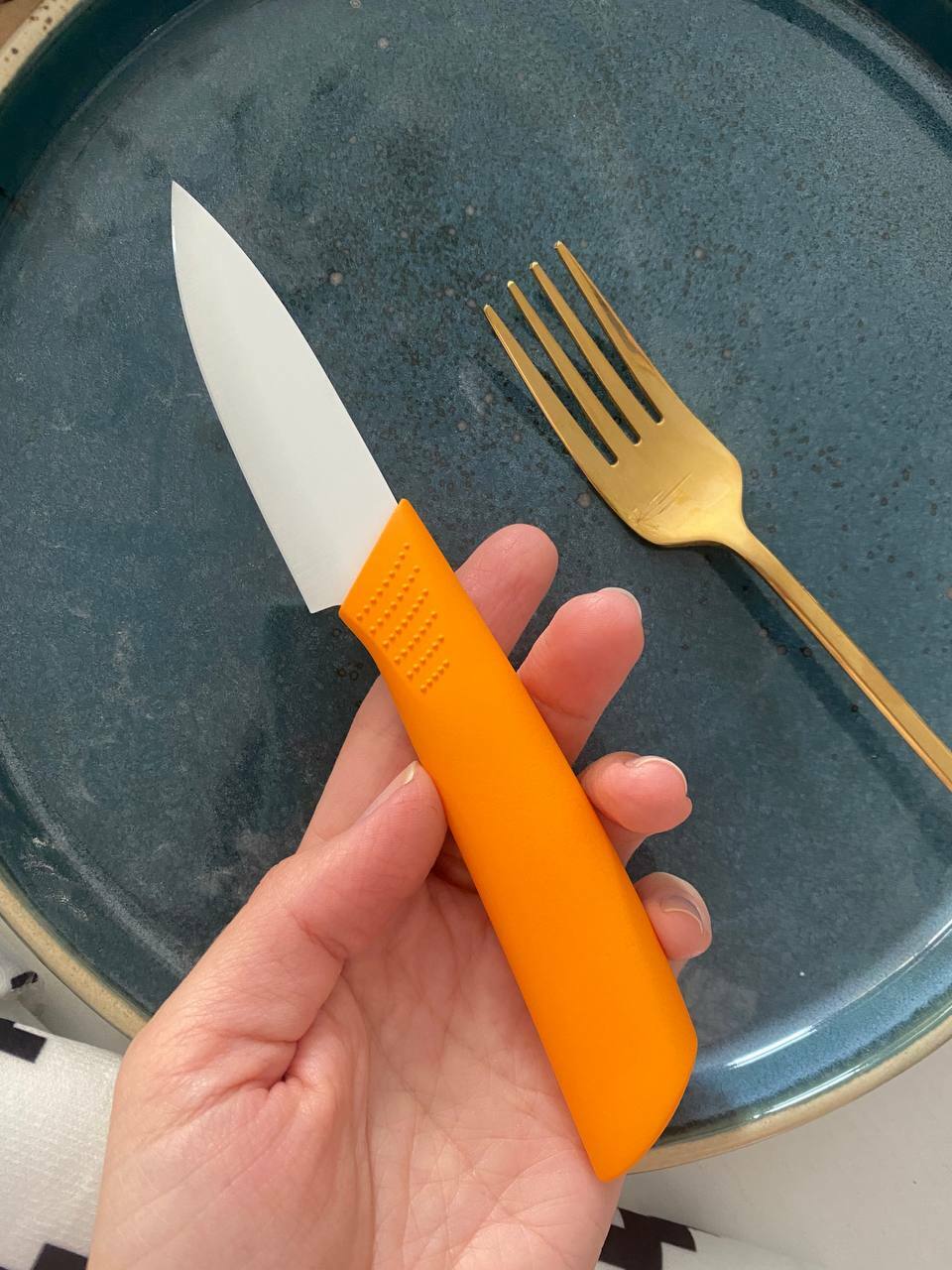 Фотография покупателя товара Нож керамический Доляна «Симпл», лезвие 10,5 см, ручка soft touch, цвет оранжевый - Фото 1
