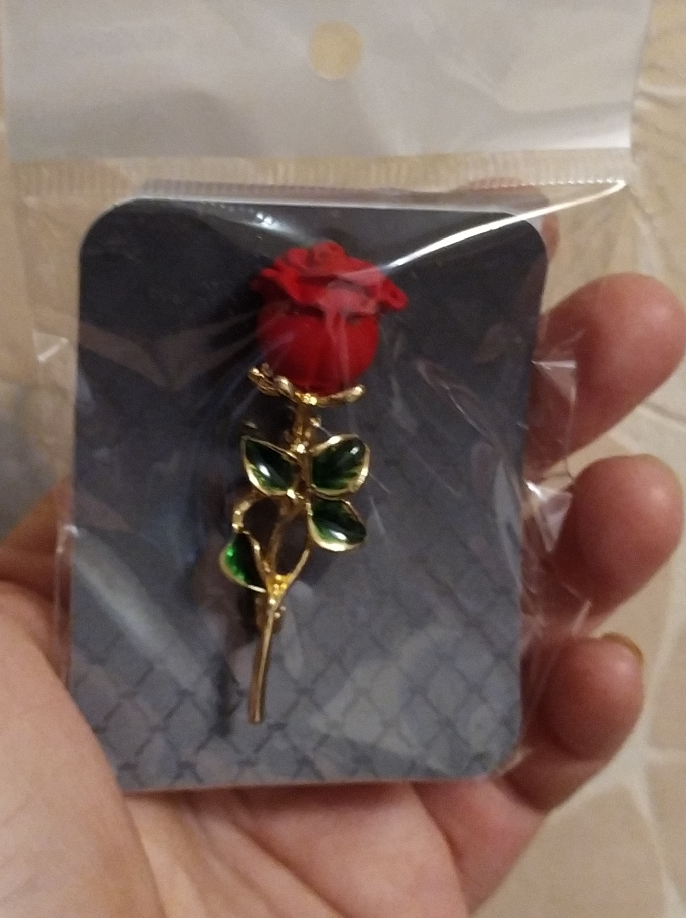 Фотография покупателя товара Брошь «Цветок» роза, цвет красно-зелёный в золоте