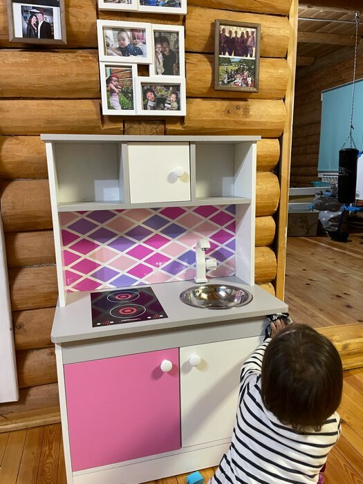 Фотография покупателя товара Игровая мебель «Детская кухня», цвет корпуса бело-серый, цвет фасада бело-малиновый, фартук ромб - Фото 7