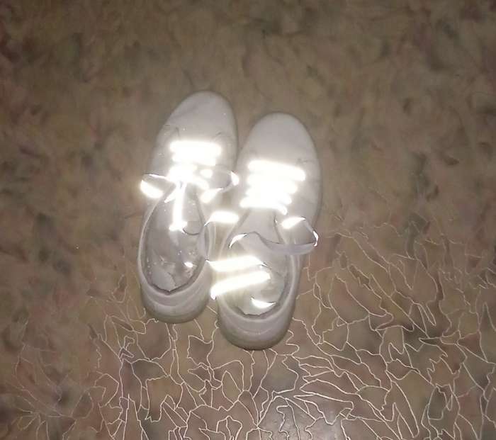 Фотография покупателя товара Шнурки для обуви, пара, плоские, со светоотражающей полосой, 10 мм, 120 см, цвет белый - Фото 1