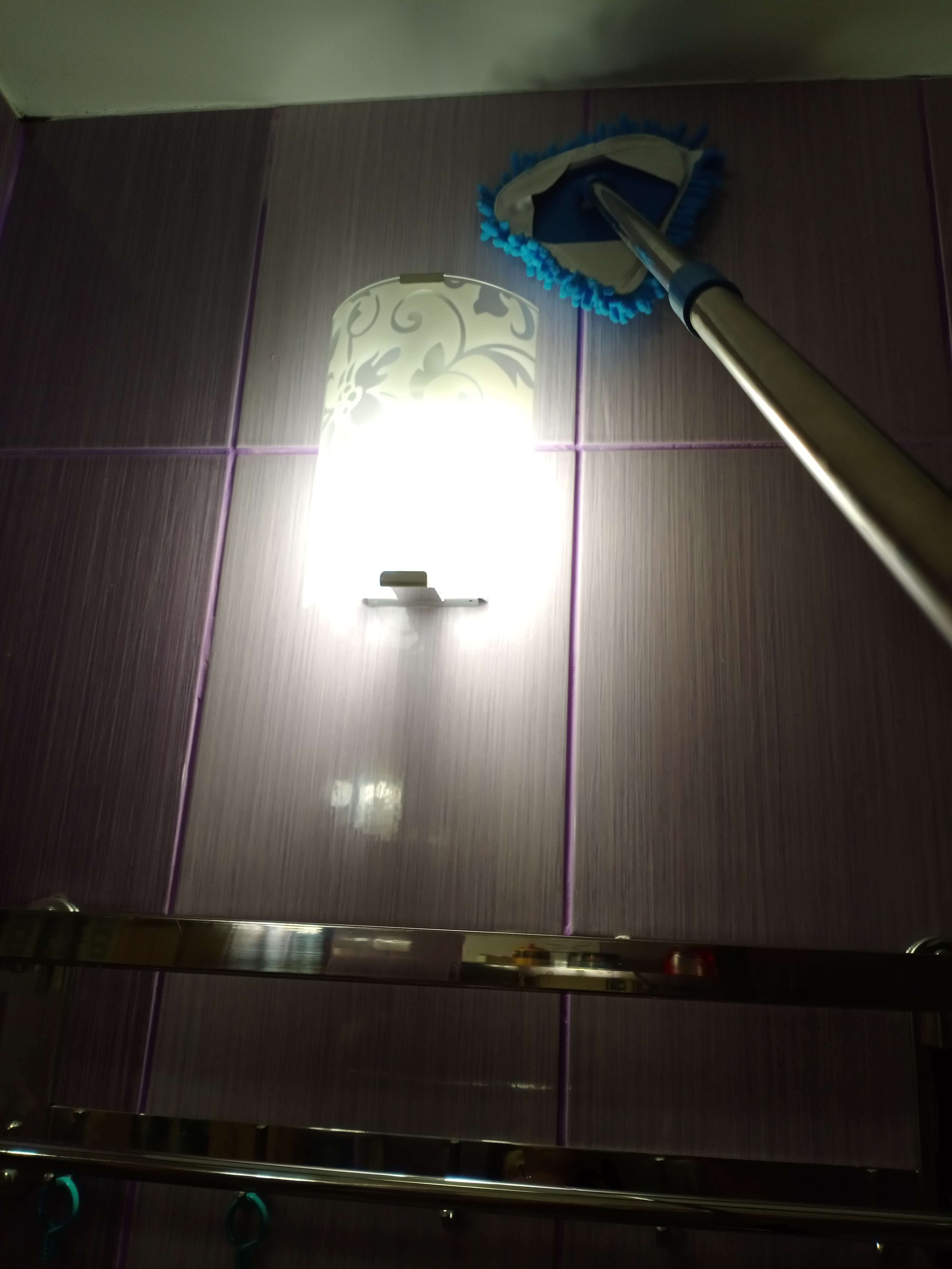 Фотография покупателя товара Окномойка с телескопической металлической ручкой Доляна, 14×16×54(86) см, поворотная головка, микрофибра, цвет синий - Фото 17