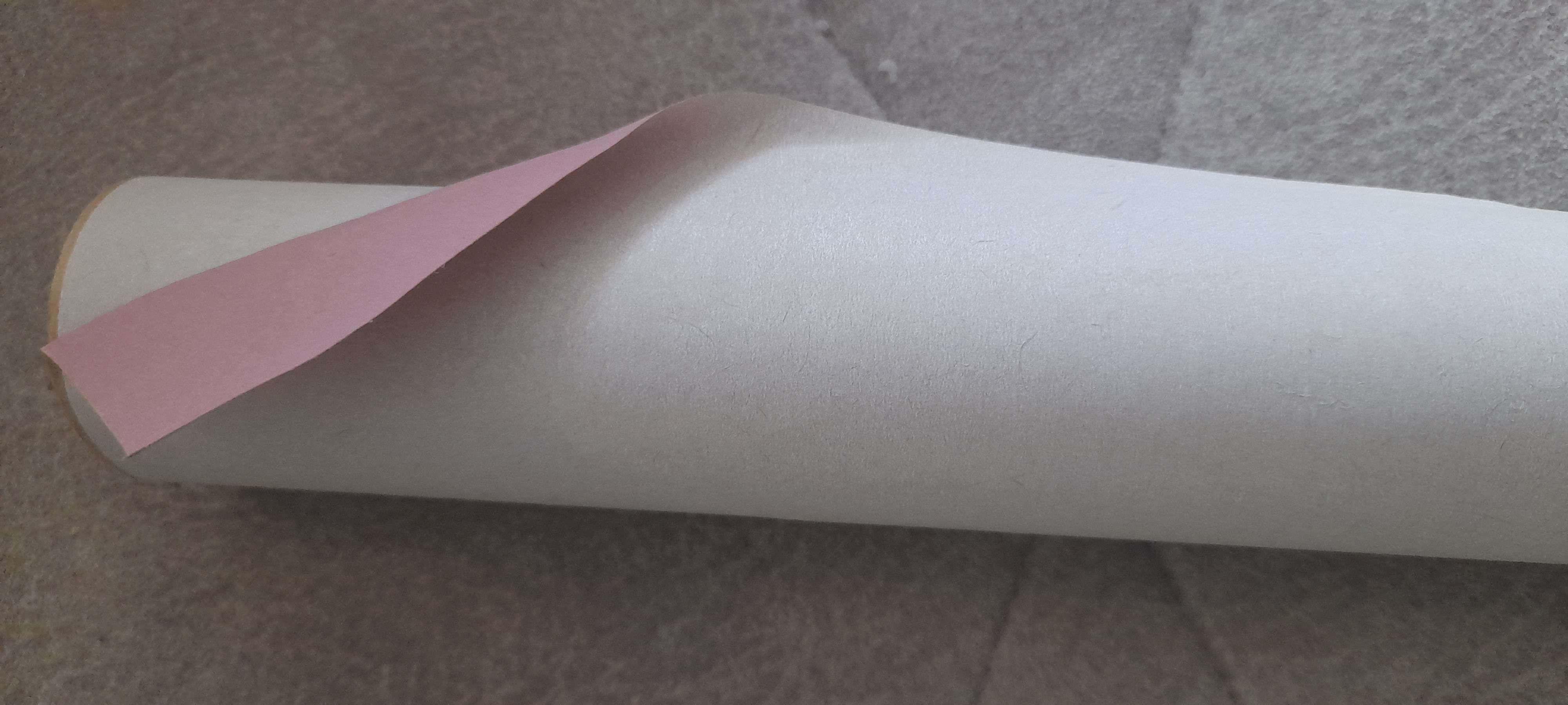 Фотография покупателя товара Бумага упаковочная крафт, двухсторонняя, белый-нежно розовый, 0.6 х 10 м, 70 гр/м² - Фото 3
