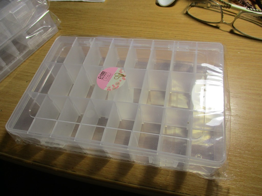 Фотография покупателя товара Органайзер для рукоделия, со съёмными ячейками, 24 отделения, 19,5 × 13,5 × 3,5 см, цвет прозрачный