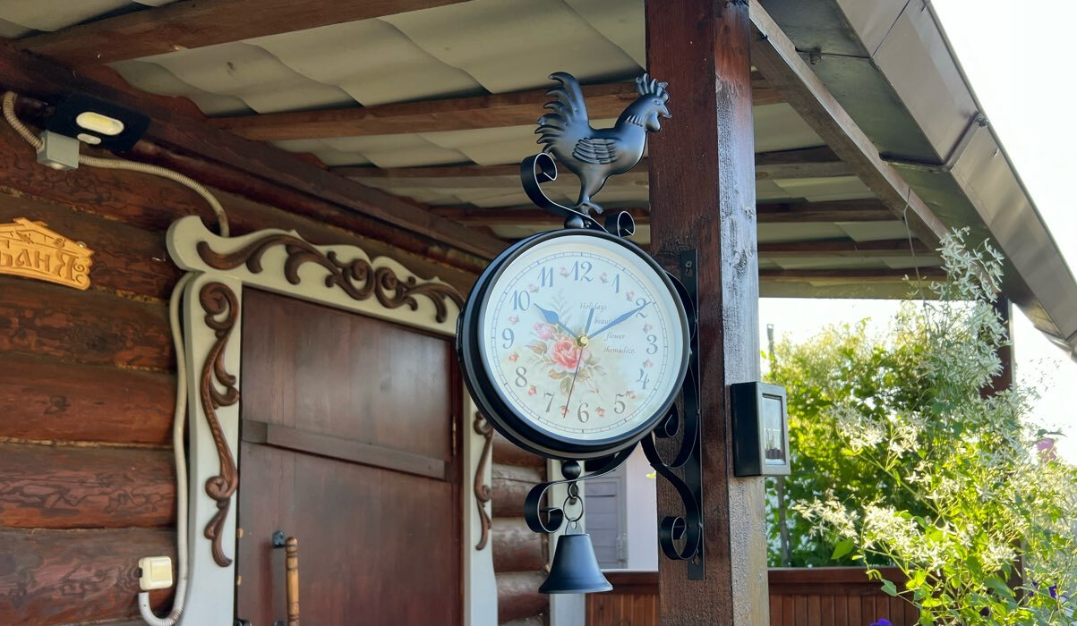 Фотография покупателя товара Часы настенные двусторонние, на подвесе "Флюгер", плавный ход, d-19 см, 48 х 32 см, 2 АА - Фото 1