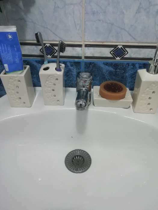 Фотография покупателя товара Набор аксессуаров для ванной комнаты Доляна «Цветочный барельеф», 4 предмета (дозатор 270 мл, мыльница, 2 стакана 210 мл), цвет белый